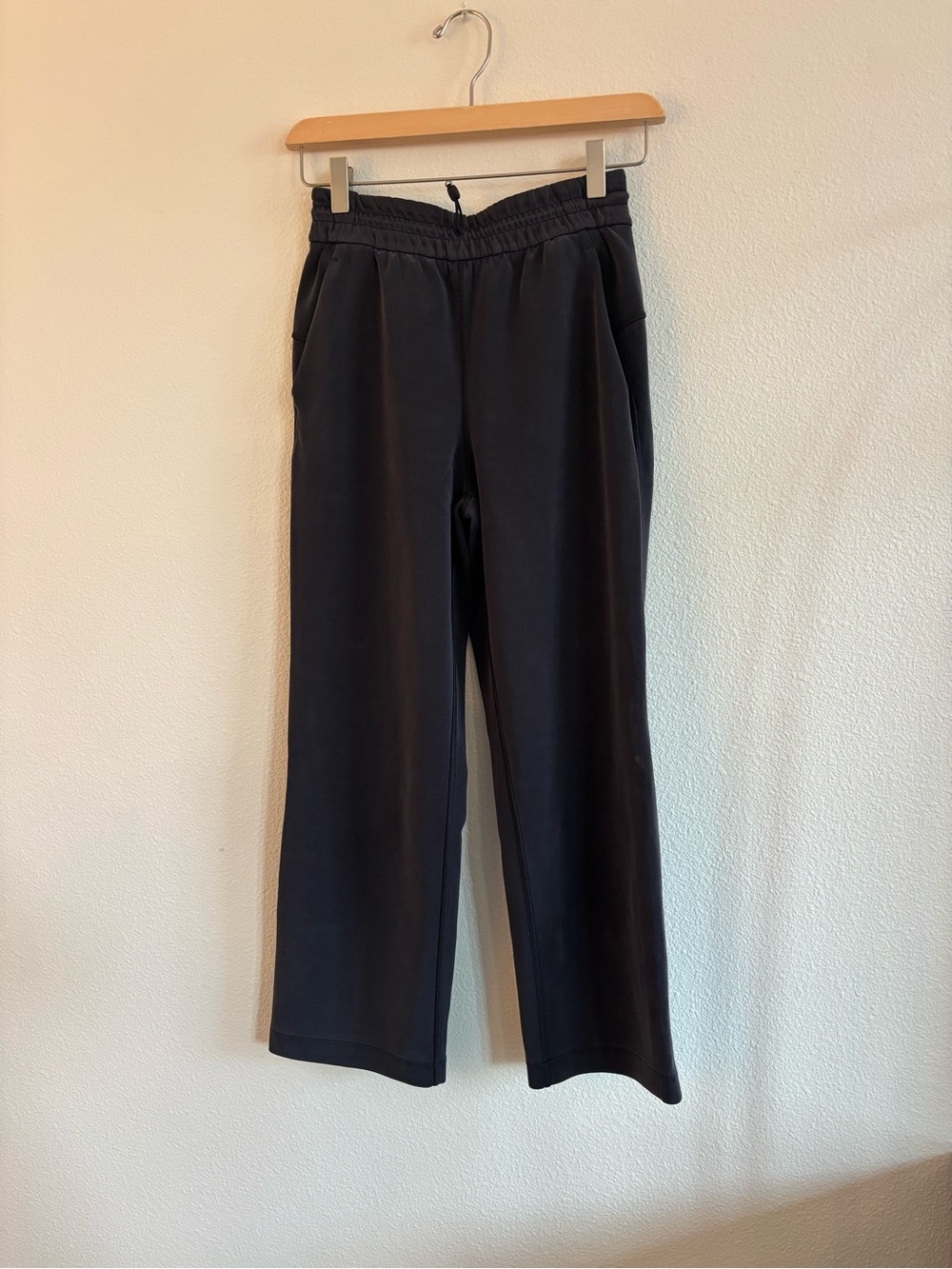 Lululemon Softstreme High-Rise Straight-Leg Cropped Pant size 2